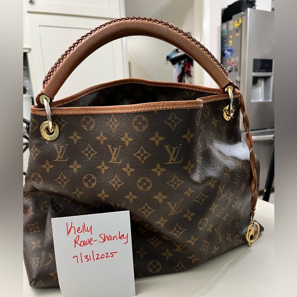 Authentic Louis Vuitton Artsy MM